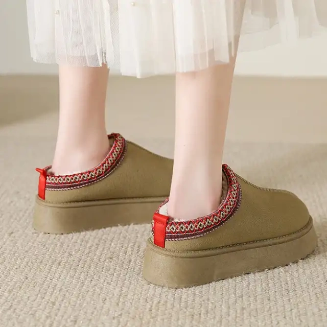 Wholesale Thick Flat Outsole Winter Warm Women Plush Slippers Fashion Cushioning Slip-on Indoor Plush Slippers