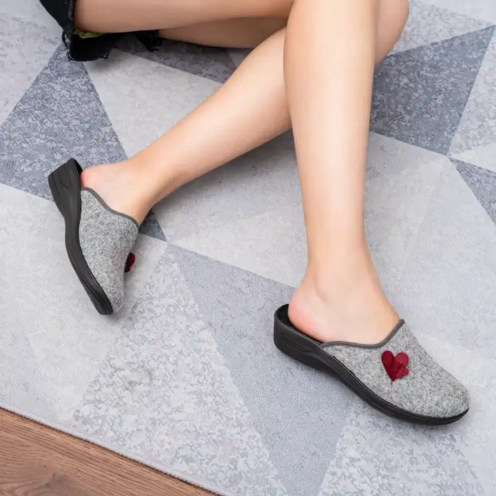 Non-Slip Comfortable women'S Warm Indoor Wool Felt Cotton Slippers In Winter For women