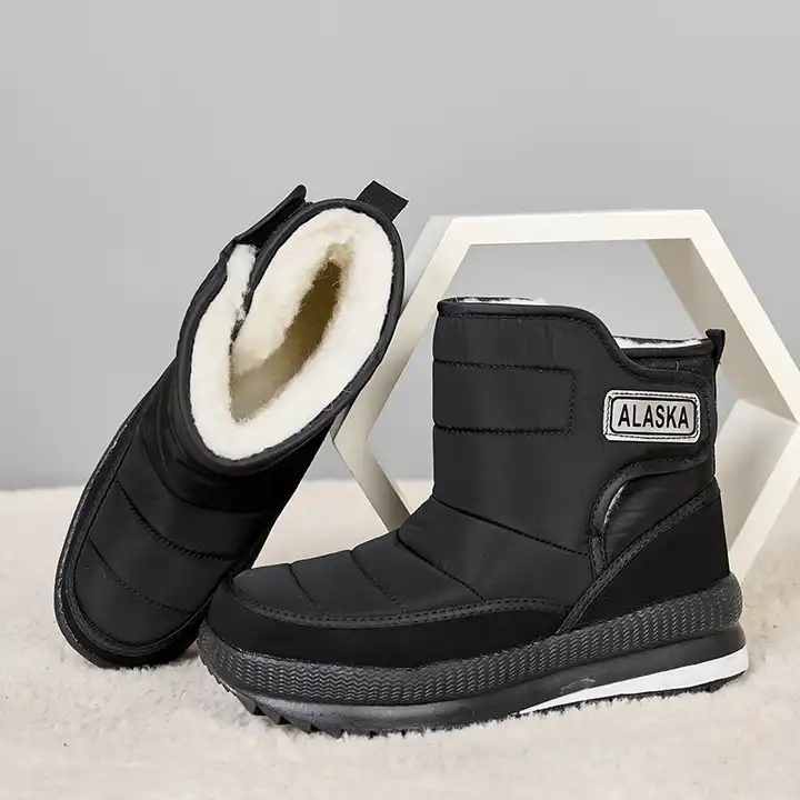 Wholesale New Winter Plush Casual Comfortable Anti-slip Snow Boots Fashion Thick Soles Light Black Snow Shoes