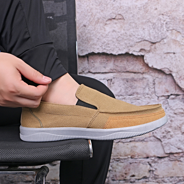 Wholesale Custom Microfiber Breathable Loose Retro Style Loafers Fashion Men's Shoes Non-slip Light Casual Shoes