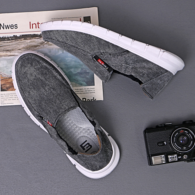 Hot Sale Summer Fashion Comfort Light Weight Breathable Soft Sole Flat Sneakers Loafers Canvas Casual Shoes For Men