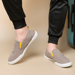 Hot Selling Classic Style Men's Canvas Shoes Loafers Wholesale Lightweight Breathable Lazy Walking Shoes For Men Boys