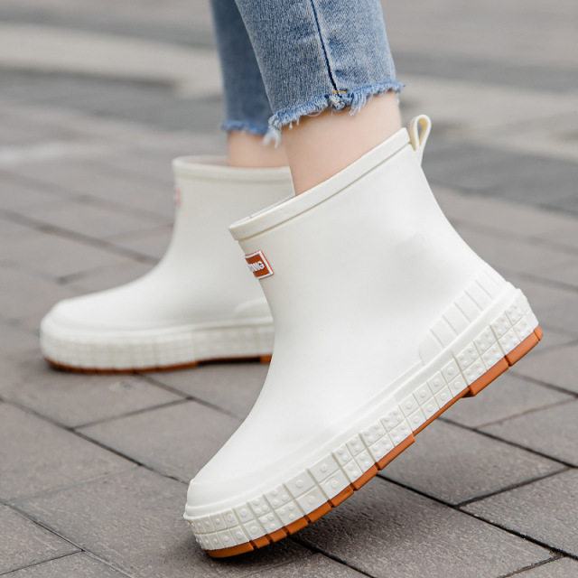 Wholesale Trendy Warm Women Anti-slip Waterproof Rain Boots Hot Sale Wear-resistant Adult Plush Solid Color Rain Boots