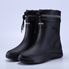 Wholesale Fashion PVC Warm Unisex Anti-slip Rain Boots Wear-resistant Medium Height Kitchen Shoes Black Fishing Boots