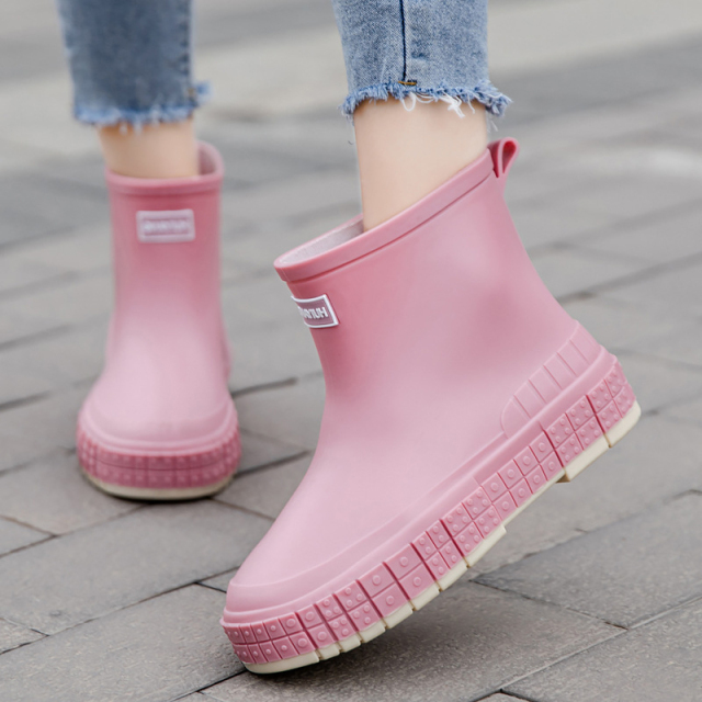 Wholesale Trendy Warm Women Anti-slip Waterproof Rain Boots Hot Sale Wear-resistant Adult Plush Solid Color Rain Boots