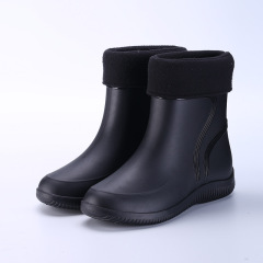 Wholesale Fashion PVC Warm Unisex Anti-slip Rain Boots Wear-resistant Medium Height Kitchen Shoes Black Fishing Boots
