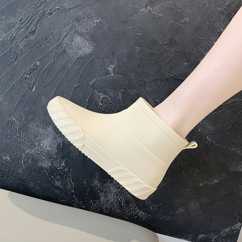 PVC New Lightweight Waterproof Outdoor Rain Boots Comfortable Low-top Rain Boots For Women
