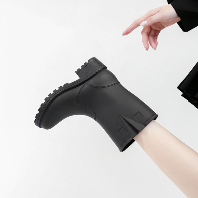 Korean Version of Light Boots Non-slip Waterproof Garden Work Walking Women Warm High Top Rain Boots