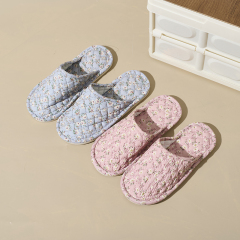 Wholesale Breathable and Flexible Silent Indoor Floor Slippers Ethnic Style Floral Pattern Closed Toe Fabric Home Slippers