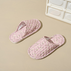 Wholesale Breathable and Flexible Silent Indoor Floor Slippers Ethnic Style Floral Pattern Closed Toe Fabric Home Slippers