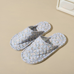 Wholesale Breathable and Flexible Silent Indoor Floor Slippers Ethnic Style Floral Pattern Closed Toe Fabric Home Slippers