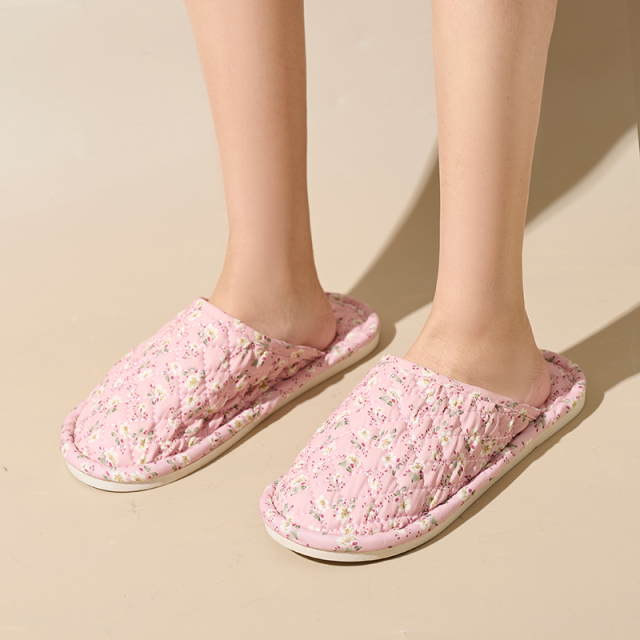 Wholesale Breathable and Flexible Silent Indoor Floor Slippers Ethnic Style Floral Pattern Closed Toe Fabric Home Slippers