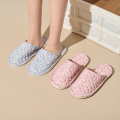 Wholesale Breathable and Flexible Silent Indoor Floor Slippers Ethnic Style Floral Pattern Closed Toe Fabric Home Slippers