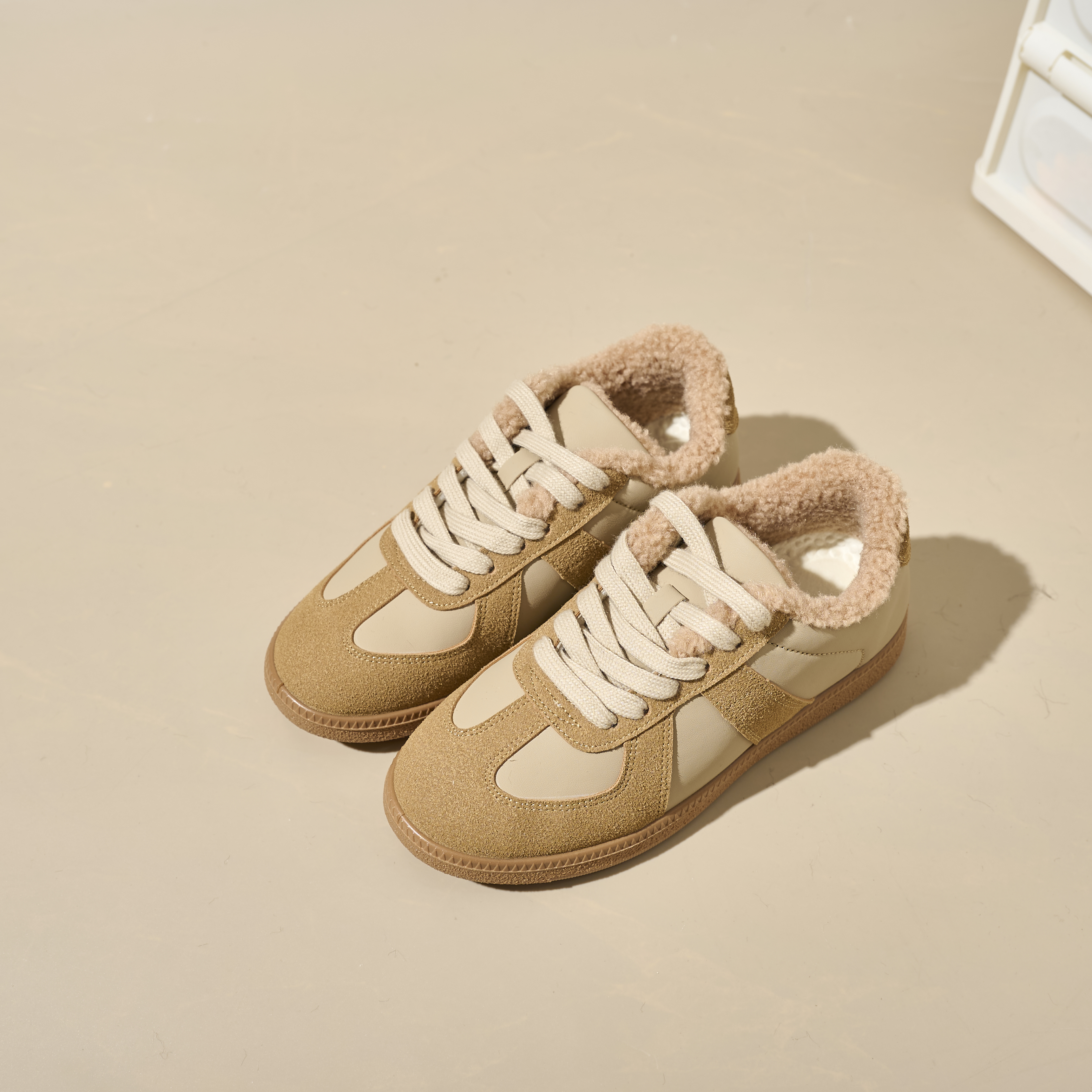 Oem Womens Custom Logo Skateboard Shoes Autumn and Winter Trendy Walking Style Shoes Sneakers Winter Warm Women Snow Boots