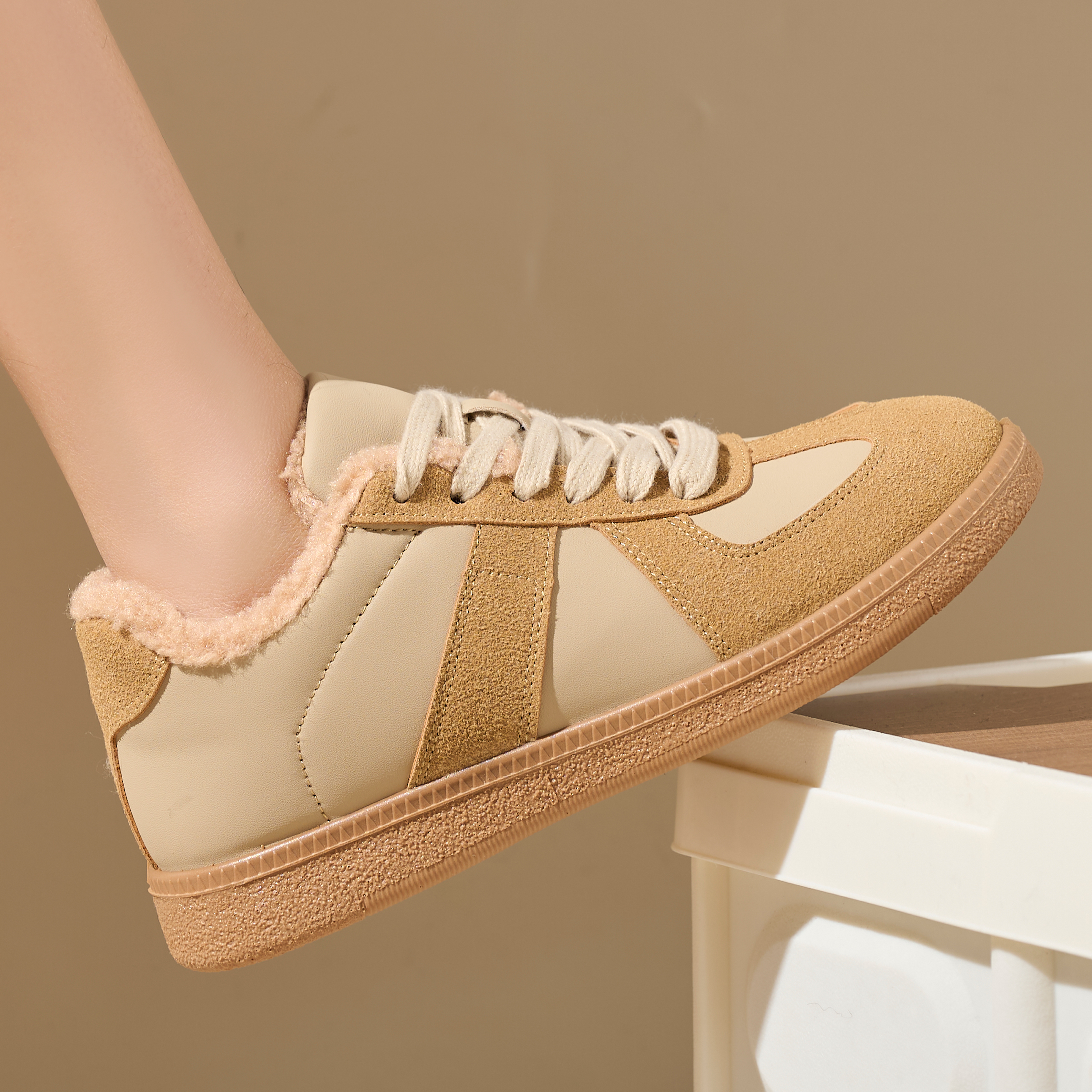 Oem Womens Custom Logo Skateboard Shoes Autumn and Winter Trendy Walking Style Shoes Sneakers Winter Warm Women Snow Boots