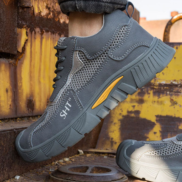 Wholesale Super-fine Leather Upper Work Shoes and Solid Rubber Sole Wear-resistant Men's Safety Shoes From the Manufacturer