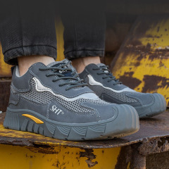 Wholesale Super-fine Leather Upper Work Shoes and Solid Rubber Sole Wear-resistant Men's Safety Shoes From the Manufacturer