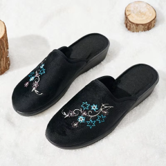 Wide Width Women's Slippers Quiet Non-Slip House Shoes Closed-Toe Design & Warm Thermal Felt Slipper for Indoor Winter Comfort