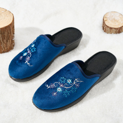Wide Width Women's Slippers Quiet Non-Slip House Shoes Closed-Toe Design & Warm Thermal Felt Slipper for Indoor Winter Comfort