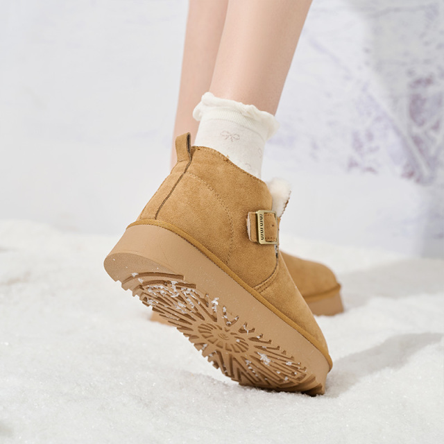 Classic Chestnut Vegan Leather Women's Snow Boots Wholesale Customizable Platform Winter Shoes for Women