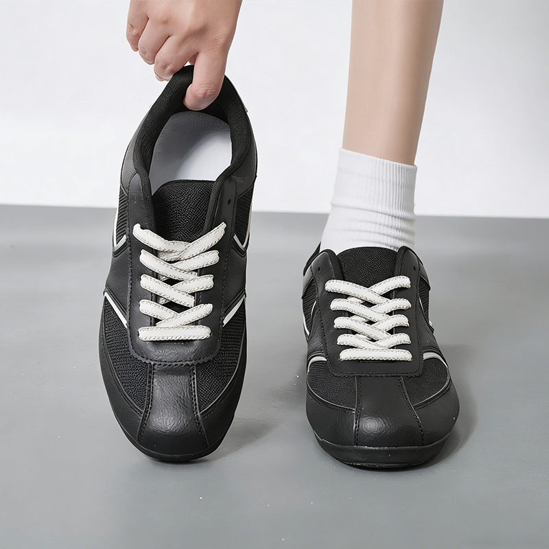 Wholesale High-Quality Breathable Vintage Casual Shoes Women Lightweight Retro Sneakers OEM Classic Tennis Sneakers for Women