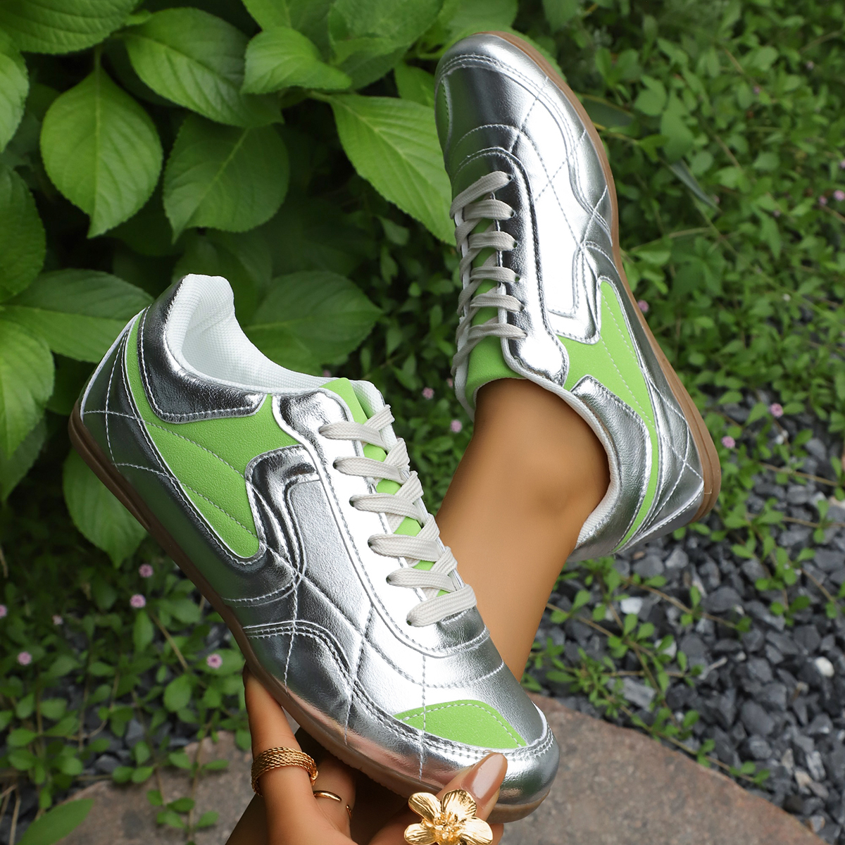 Bairuilun Women's Luxury Outdoor Lighting Flat Sneakers Fashion Women Shining Anti-slip Casual Walking Shoes