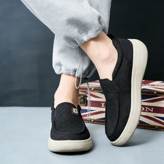 Bairuilun Men's Slip-On Commuting OEM Accepted Casual Shoes Soft Sole Breathable Mesh Lightweight Walking Shoes