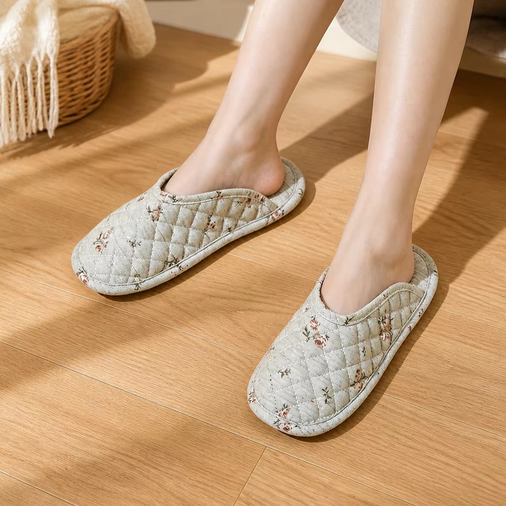 Custom Women's Quilted Cotton Breathable Slippers, Soft Silent Thin Sole Crawl Slippers for Indoor Use