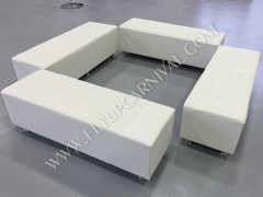 白色長型梳化 White Sofa,飛昇嘉年華 FLYUP CARNIVAL