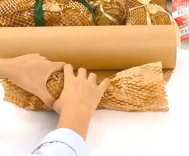 Honeycomb paper roll