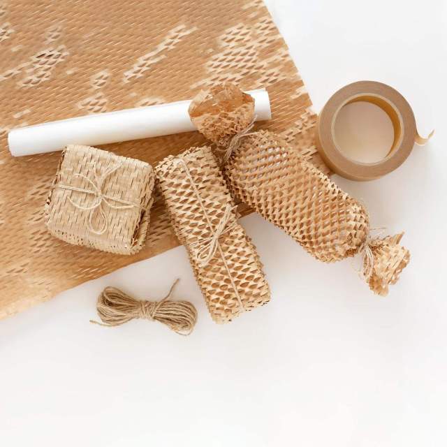 Honeycomb paper roll