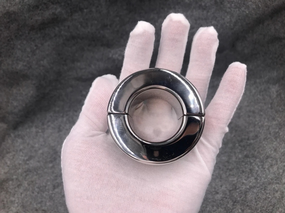 Screw Closed Ring Scrotum Stretcher