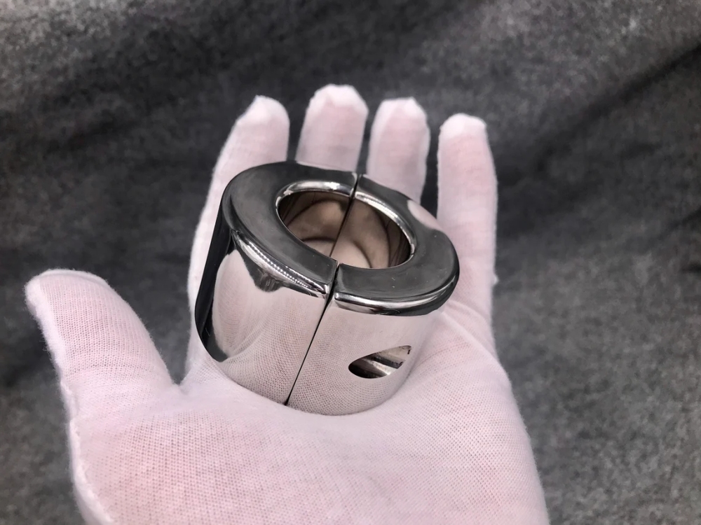 Screw Closed Ring Scrotum Stretcher