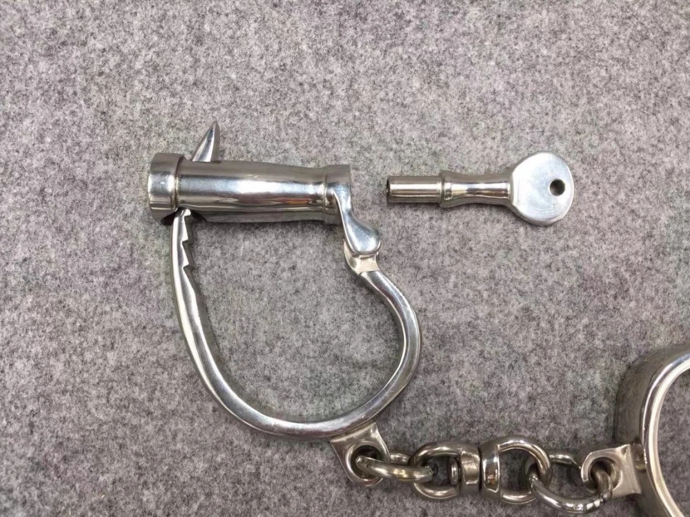 Adjustable Stainless Steel Horseshoe Handcuffs Metal Bondage Gear