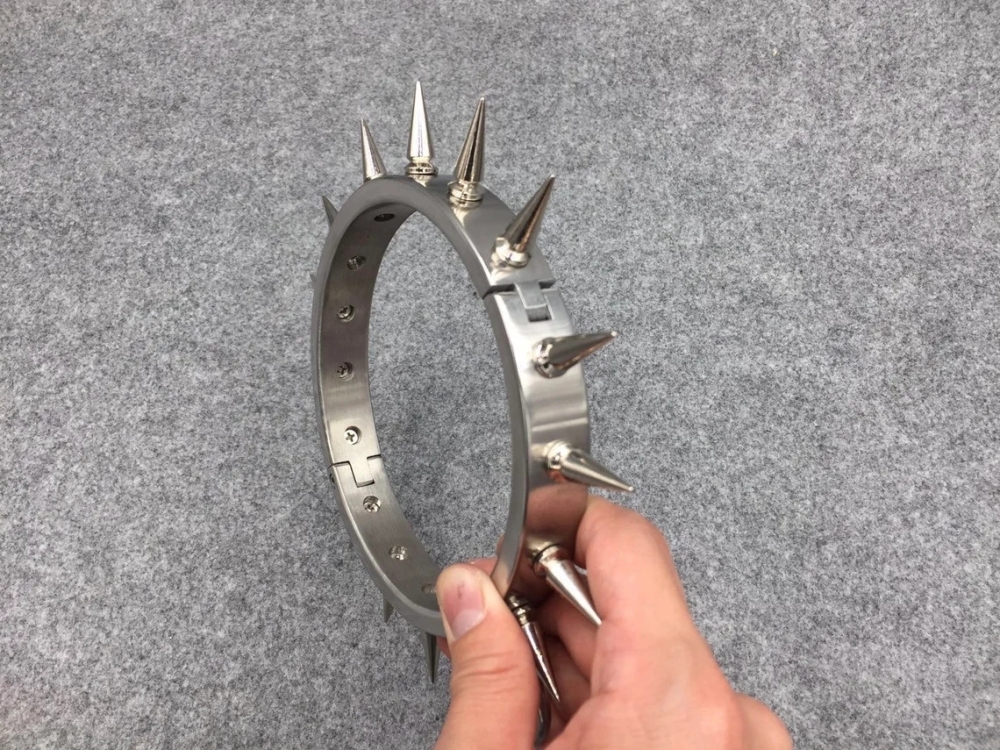 Customizable Metal Bondage Gear Device Stainless Steel BDSM Collar With 1 Row Of Spikes
