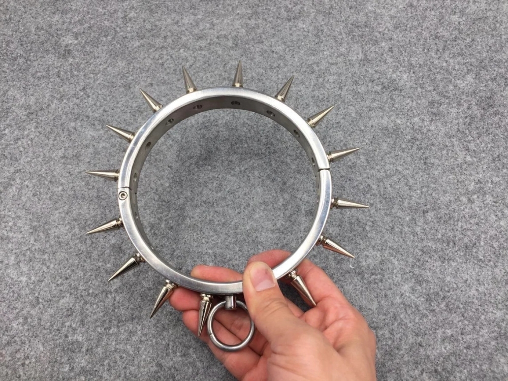 Customizable Metal Bondage Gear Device Stainless Steel BDSM Collar With 1 Row Of Spikes