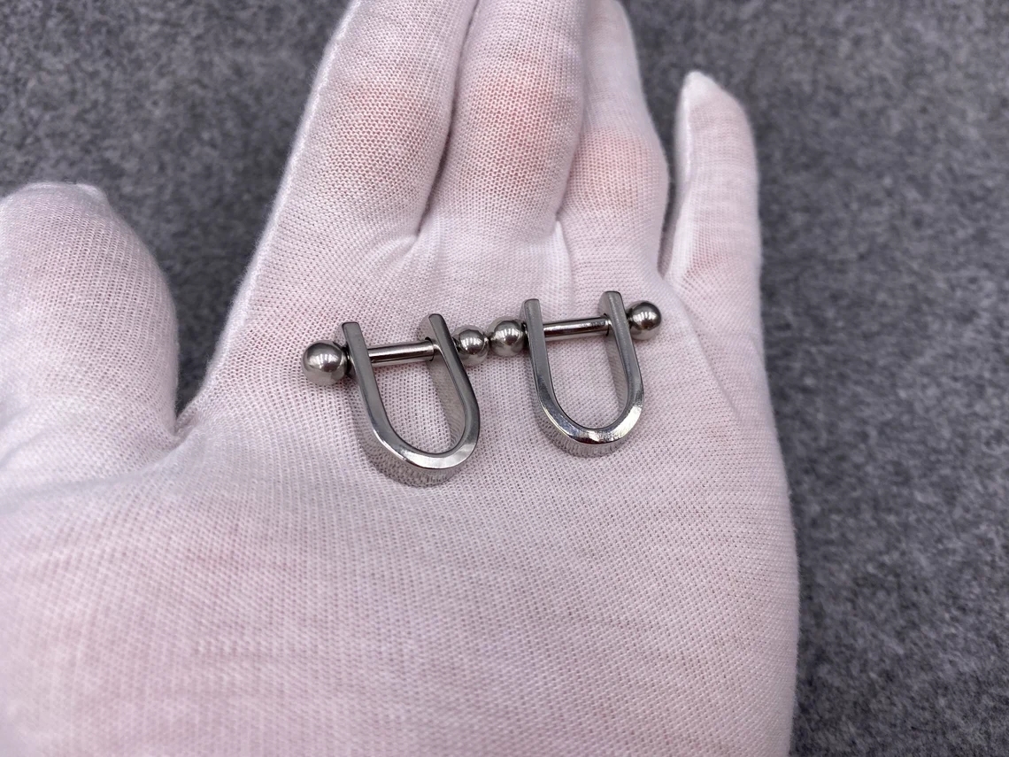 Custom Stainless Steel/ Titanium Nipple Stirrup
