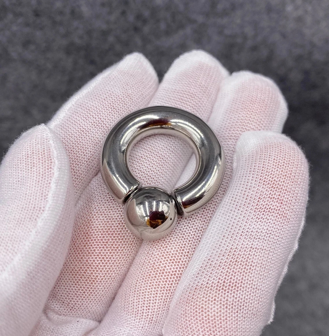 Custom Screw On Captive Bead Ring