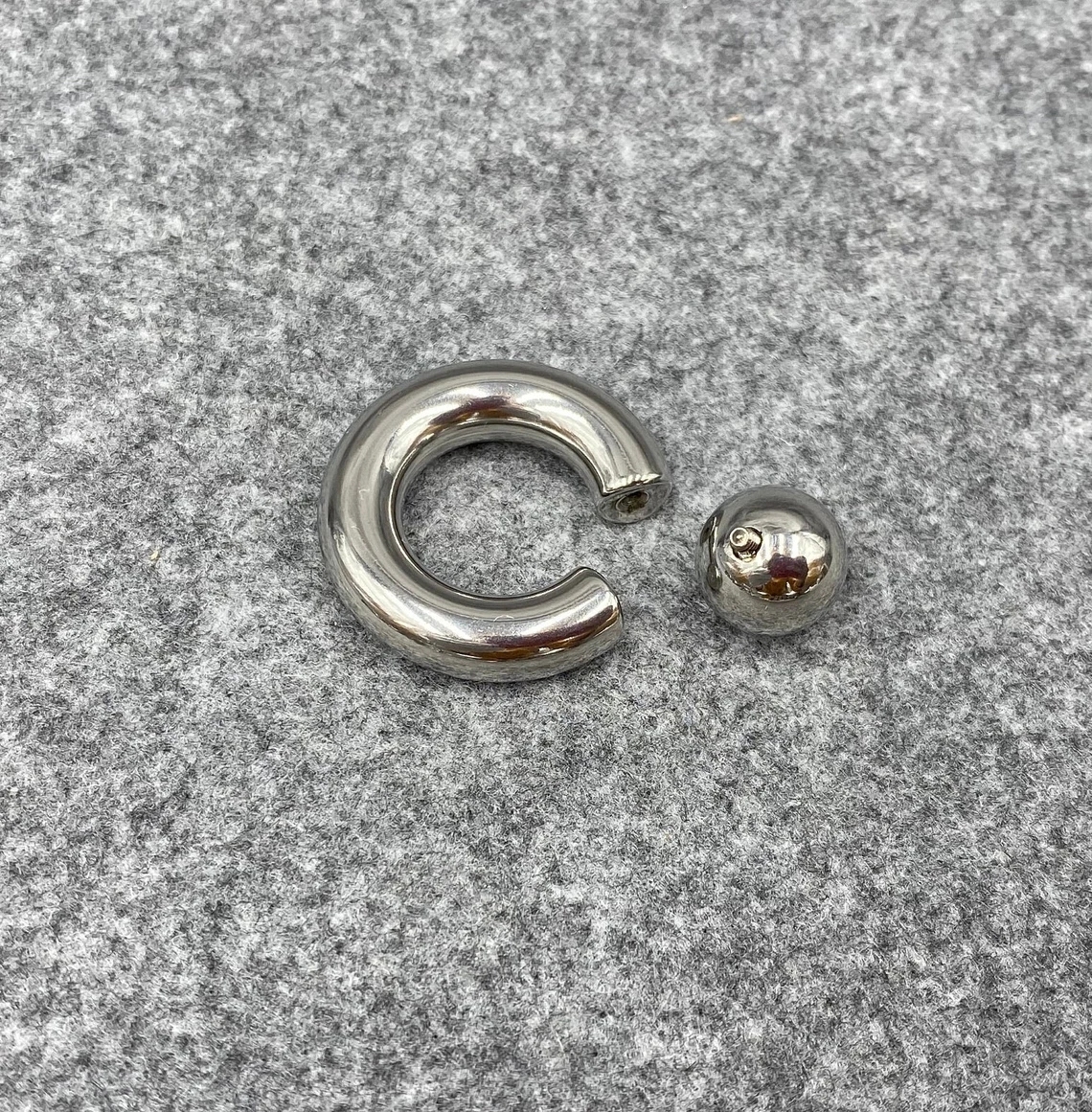 Custom Screw On Captive Bead Ring