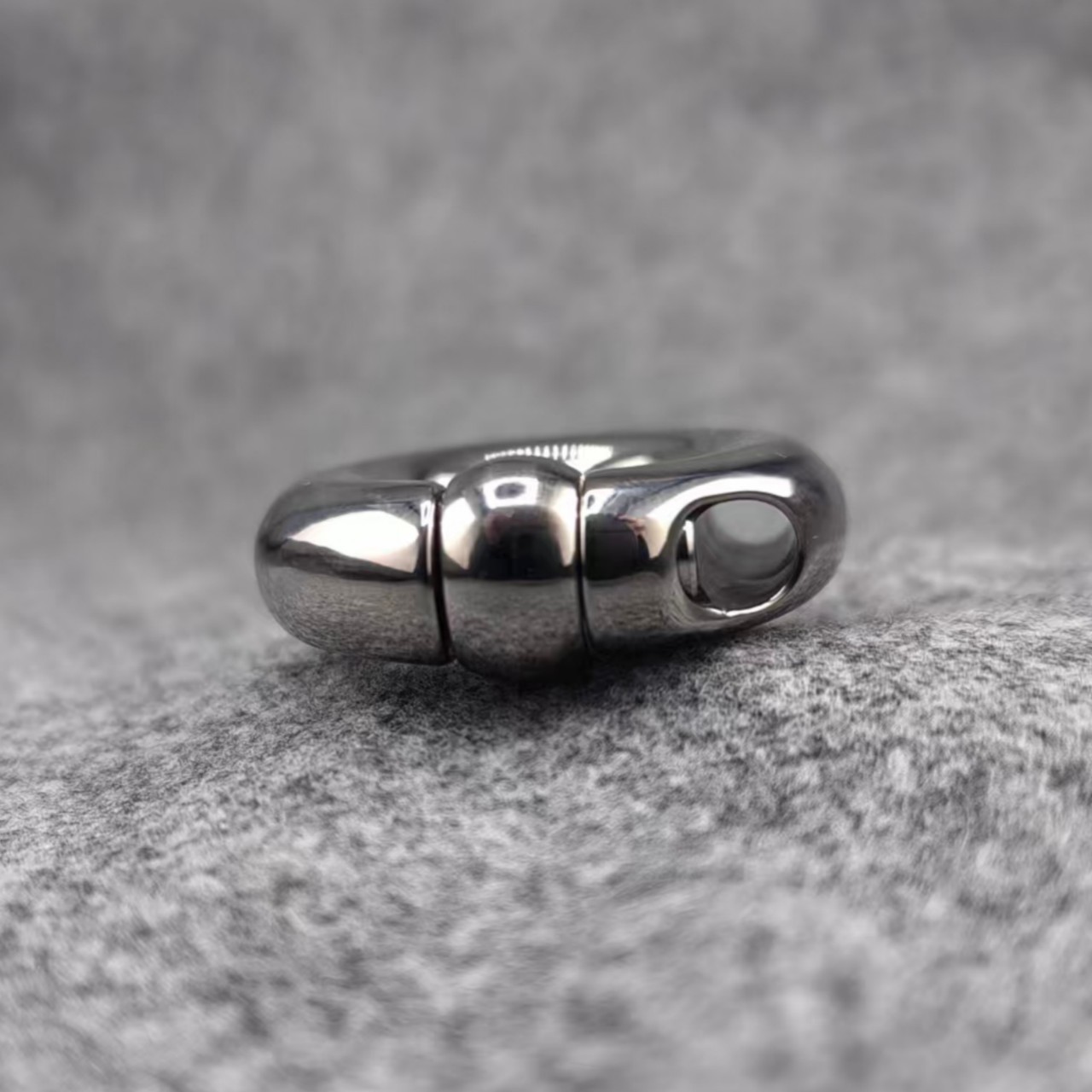 Pee Through Screw Locked Captive Bead Ring