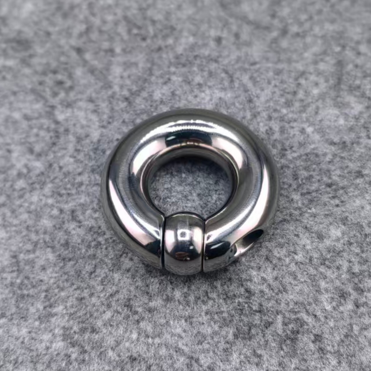 Pee Through Screw Locked Captive Bead Ring