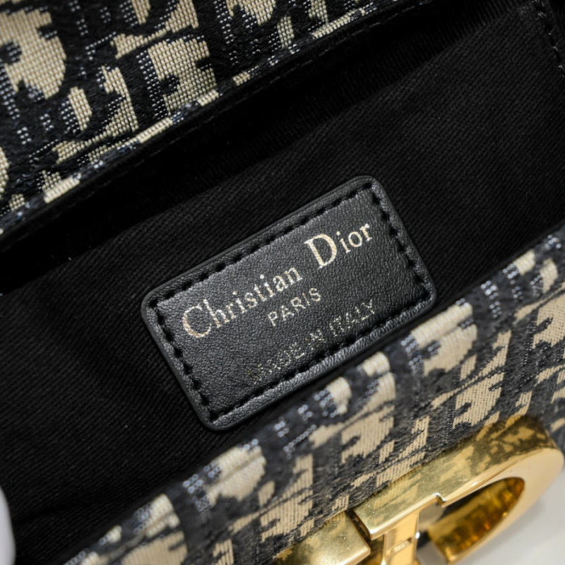Dior mini蒙田盒子包