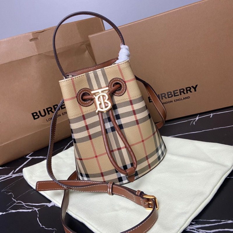 BURBERRY博柏利巴宝莉女包 小号 TB 水桶包 26cm  迷你号18cm