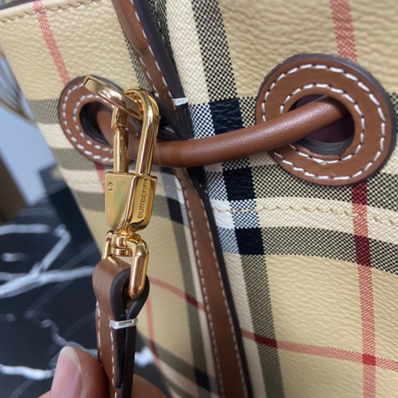 BURBERRY博柏利巴宝莉女包 小号 TB 水桶包 26cm