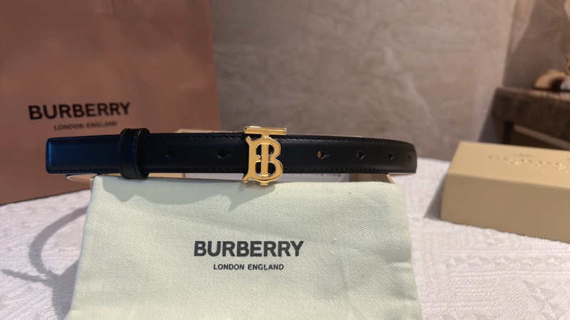 Burberry博柏利TB女款专属标腰带，2.0cm