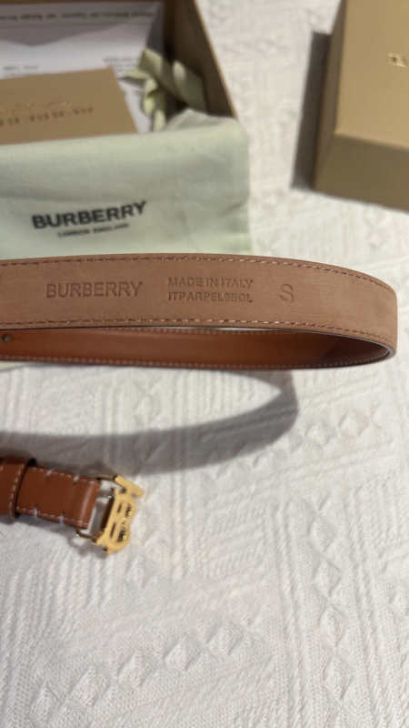 Burberry博柏利TB女款专属标腰带，2.0cm