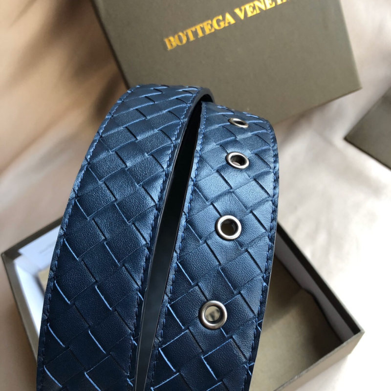 葆蝶家Bottega Veneta 皮带 搭配旋转尾夹针扣