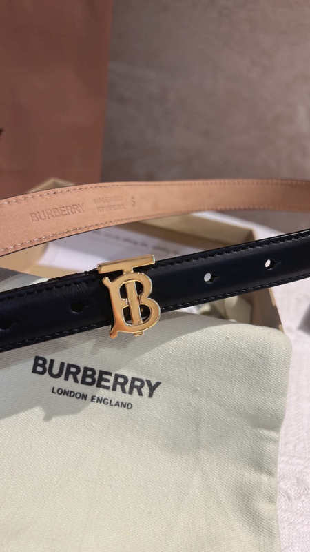 Burberry博柏利TB女款专属标腰带，2.0cm