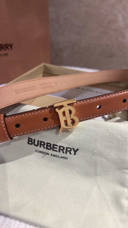 Burberry博柏利TB女款专属标腰带，2.0cm