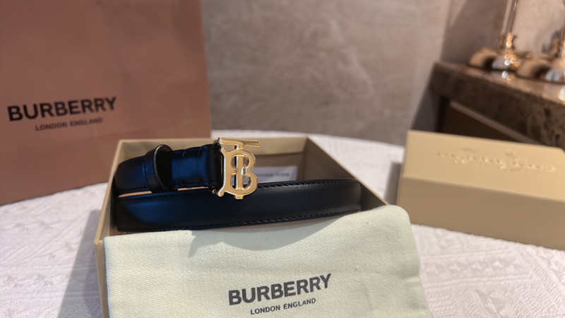 Burberry博柏利TB女款专属标腰带，2.0cm